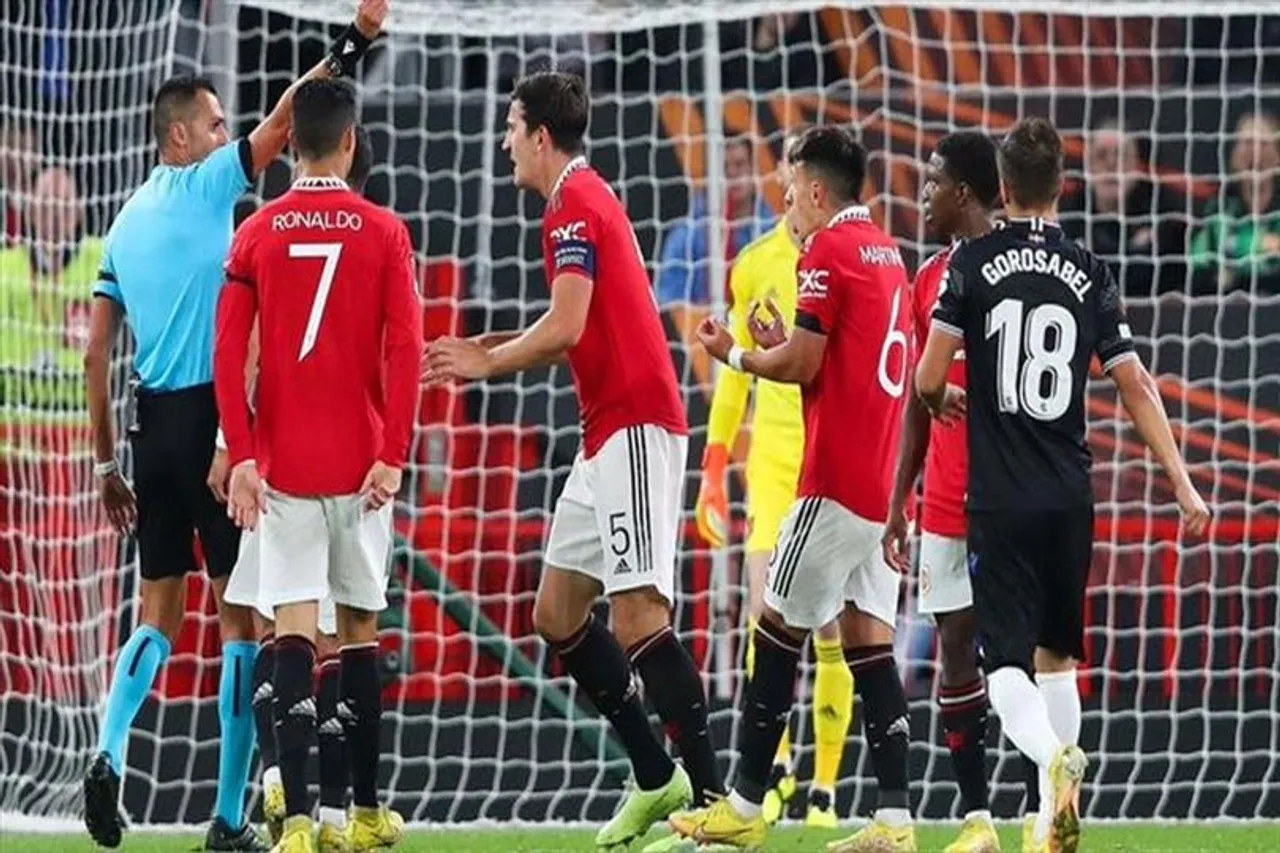 বিতর্কিত পেনাল্টিতে তাল কাটল ইউনাইটেডের