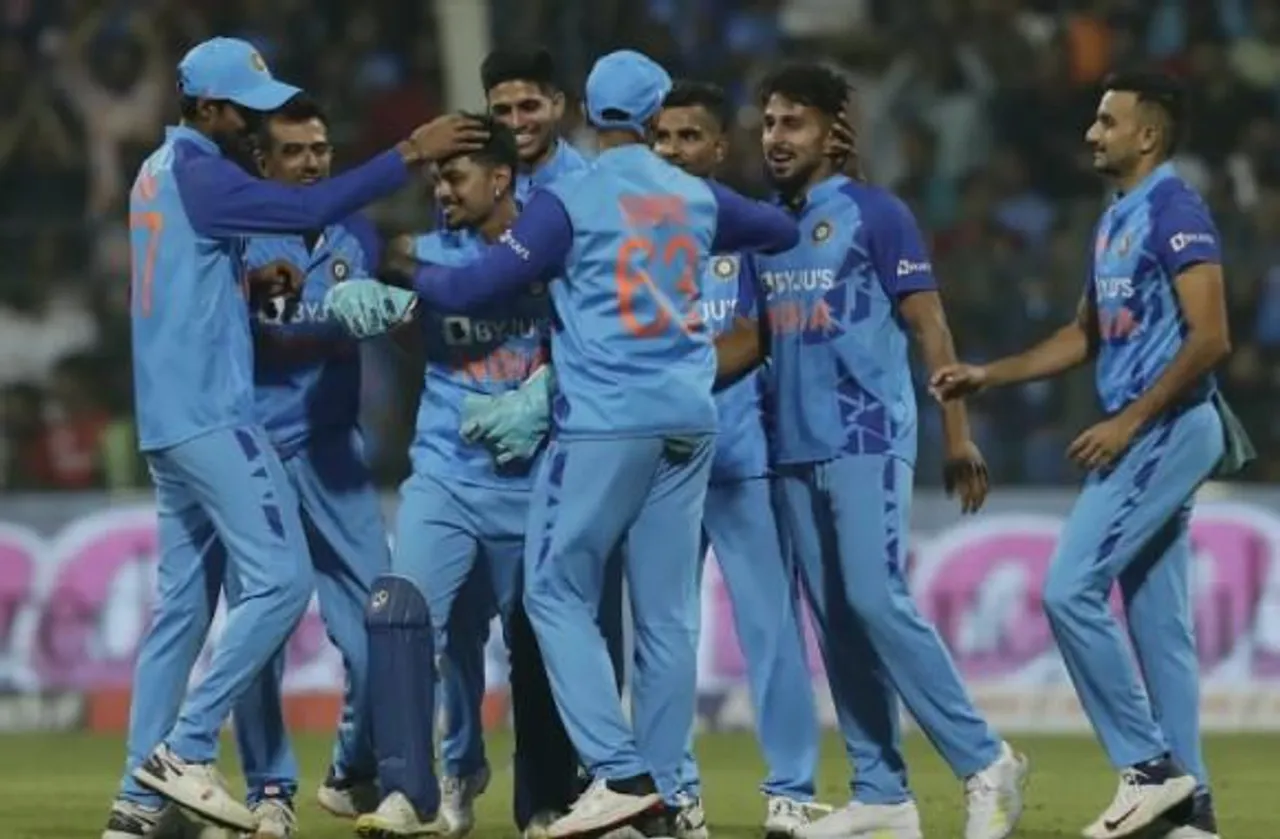 সিরিজের প্রথম ম্যাচে শ্রীলঙ্কাকে ২ রানে হারাল ভারত