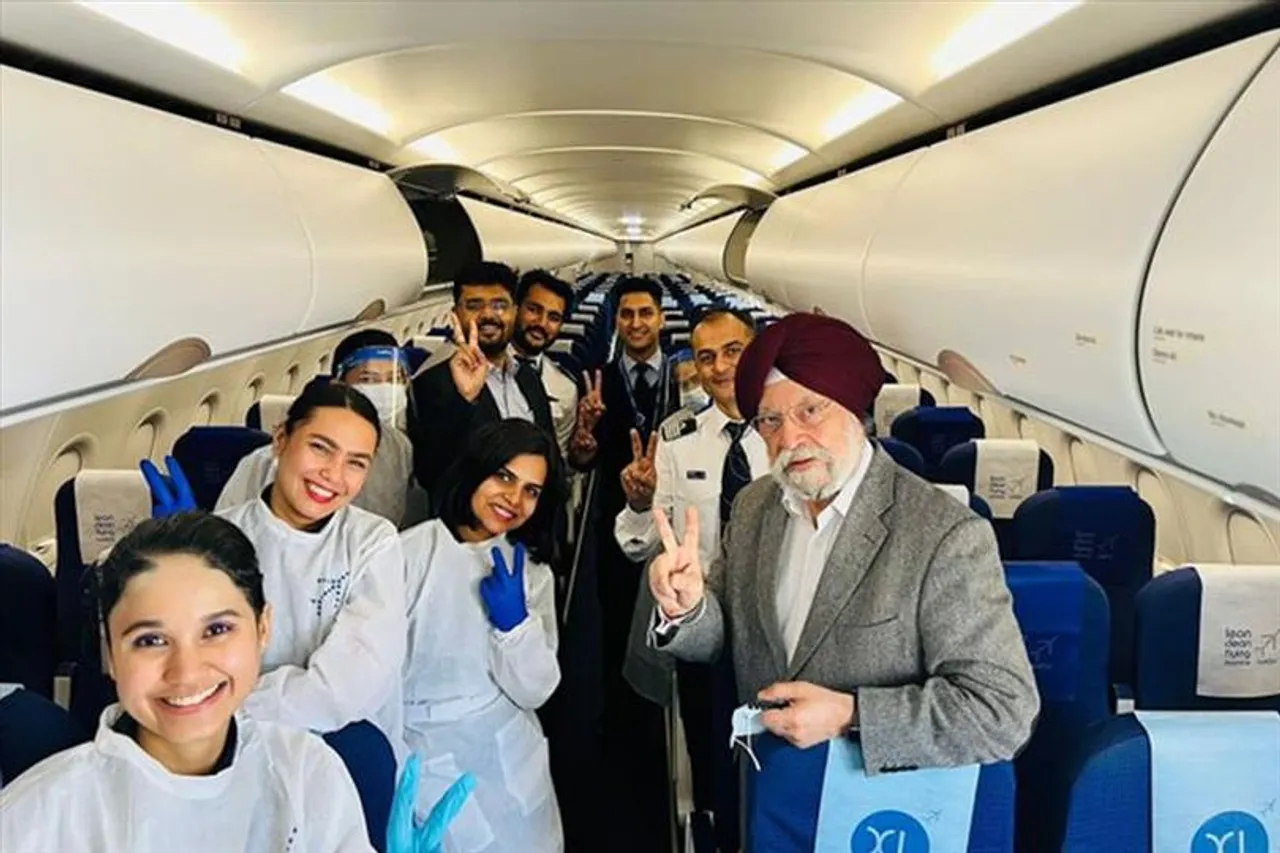 ভারতীয়দের আনতে যাচ্ছেন কেন্দ্রীয় মন্ত্রী, শেয়ার করলেন ছবি