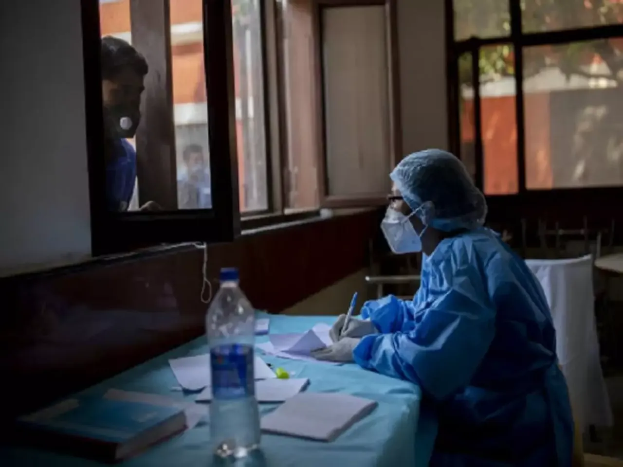 দেশে নিম্নমুখী করোনা গ্রাফ