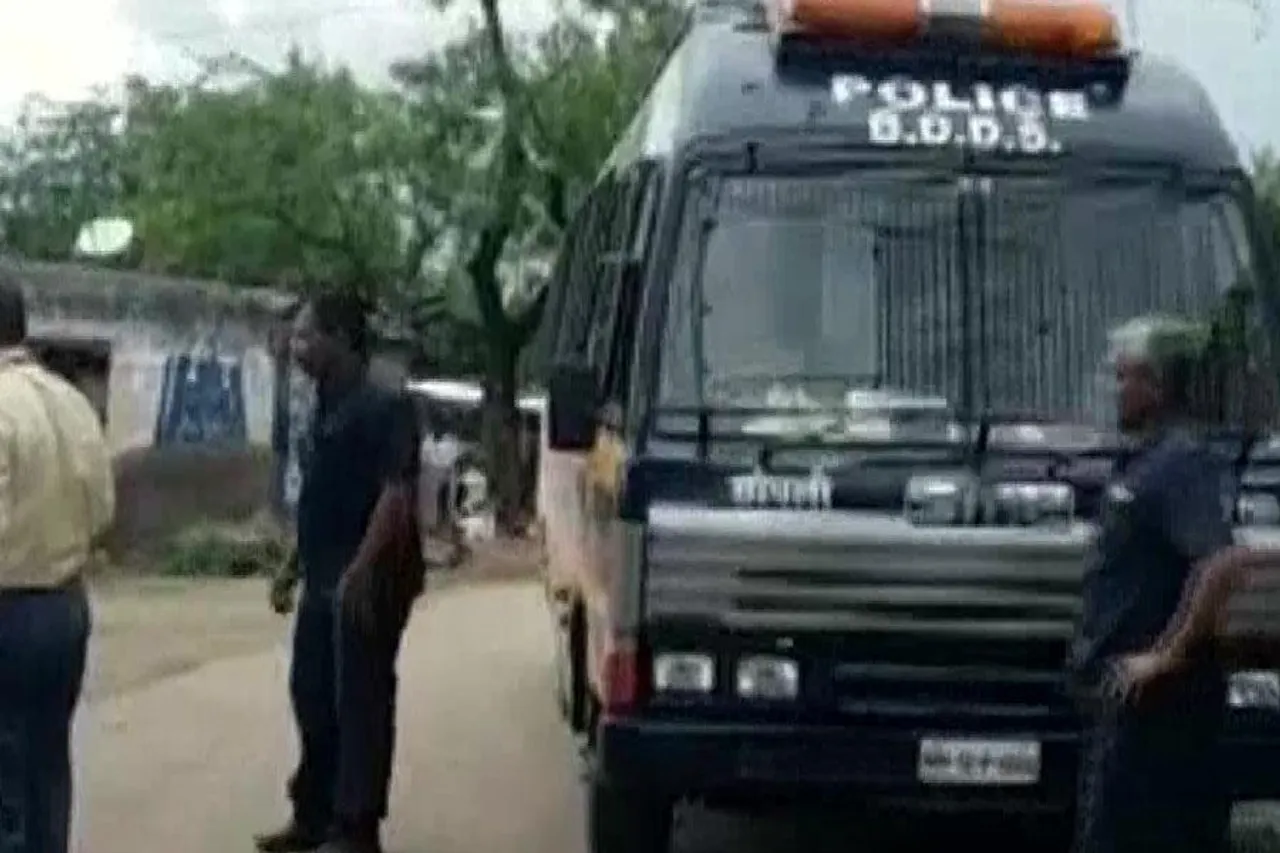 স্কুল থেকে উদ্ধার গ্রেনেড