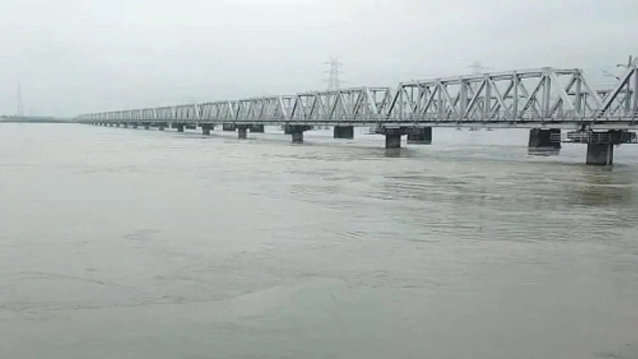 তিস্তা ব্যারেজ থেকে জল ছাড়ায় বেড়েছে নদীর জলস্তর