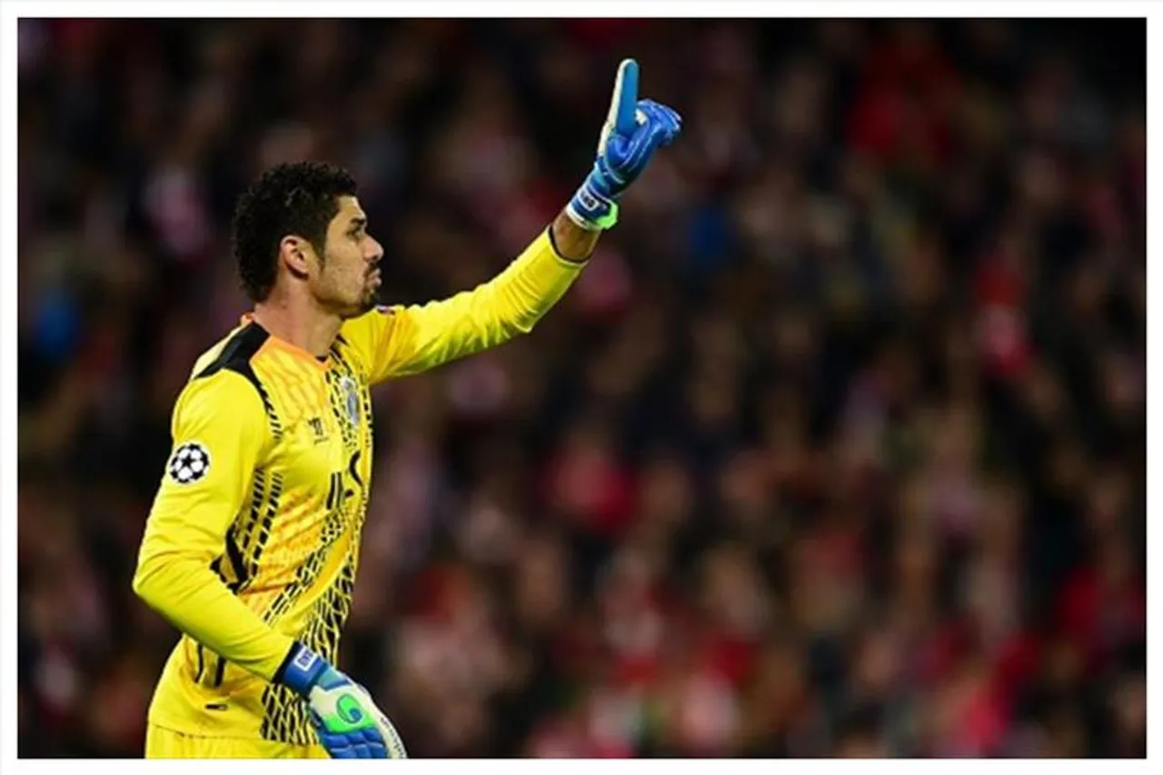 অল্পের জন্য হয়নি অসামান্য কিছু গোল, সৌজন্যে গোলকিপার