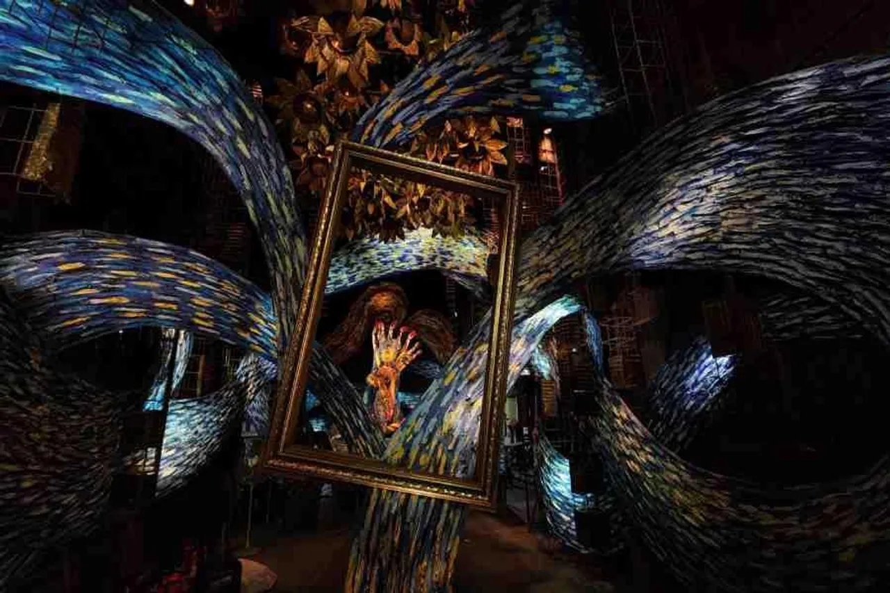 দর্শনার্থীদের সুরক্ষায় বকুল বাগান সার্বজনীন দুর্গোৎসব কমিটি