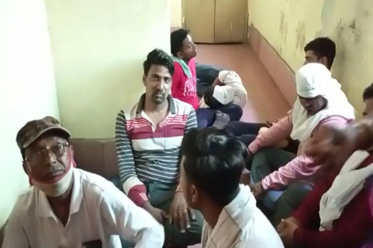 দাবি না মানলে বিক্ষোভ চলবে, জানাল গ্রামবাসী