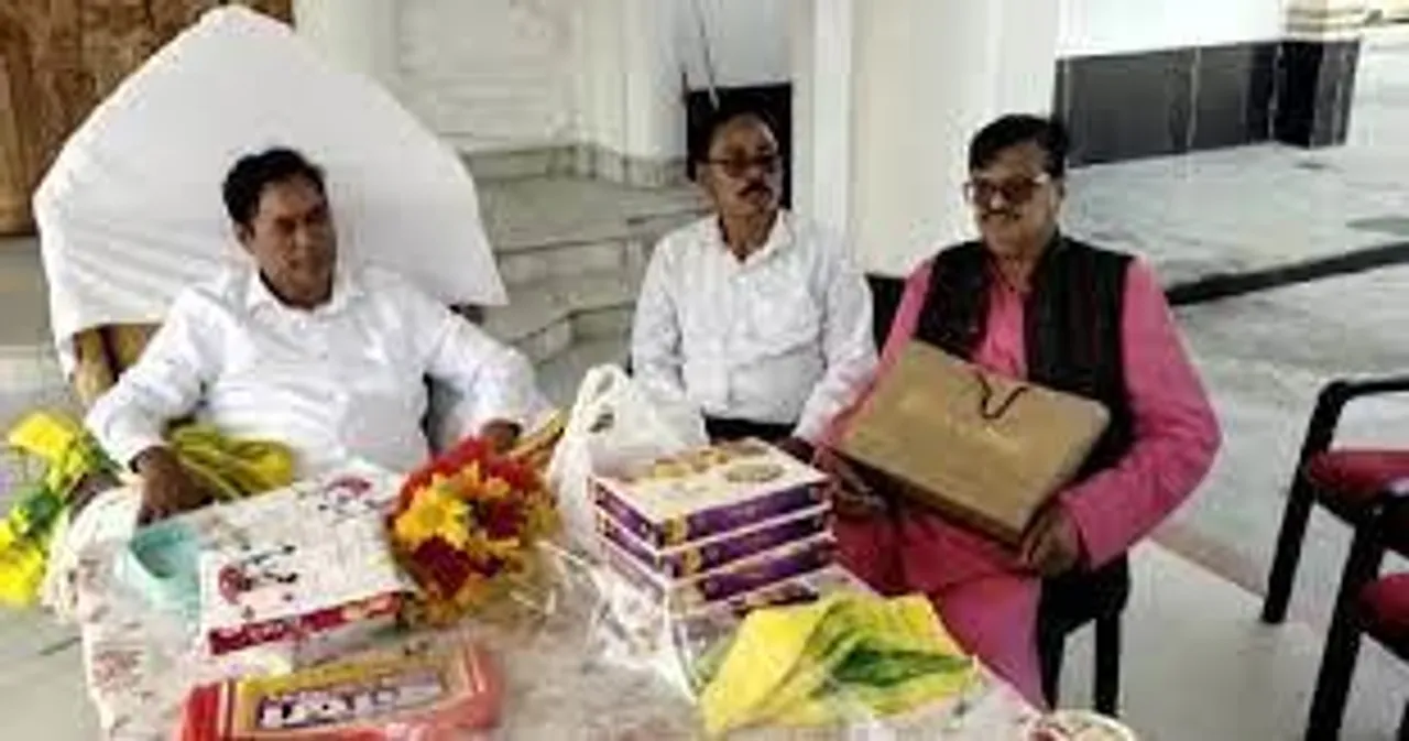 অনন্ত রায়কে উপহার পাঠালেন মুখ্যমন্ত্রী