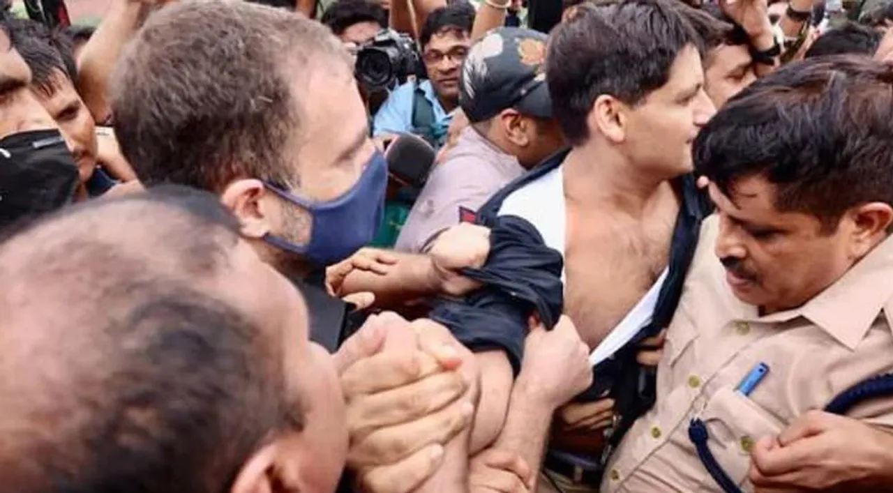 সহানুভূতি পেতে কংগ্রেস কর্মীদের জামা ছিঁড়ছেন রাহুল! অভিযোগ বিজেপির