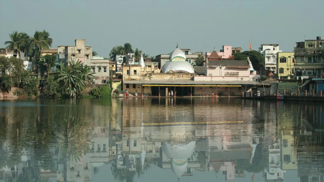 শিবরাত্রিতে পুরনো ছন্দে ফিরলো তারকেশ্বর মন্দির