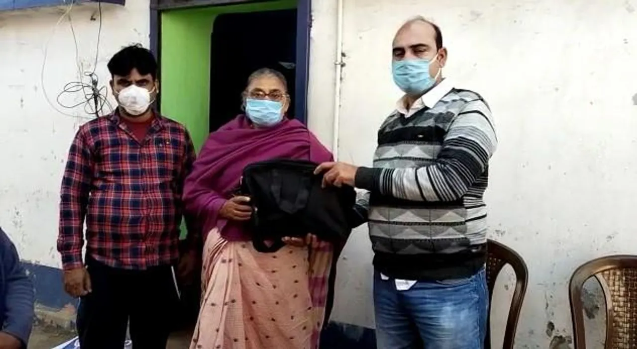 মানবিক মুখ টোটো চালকের!