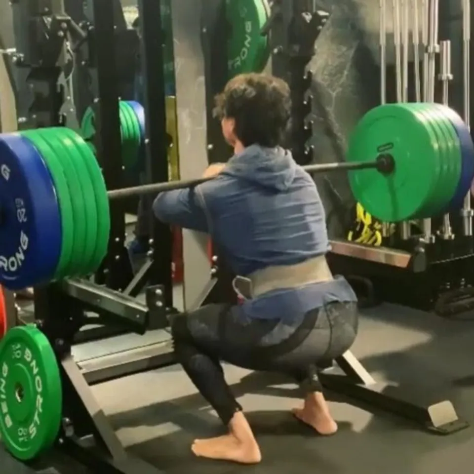 মীরাবাই চানুকে শ্রদ্ধা টাইগার শ্রফের