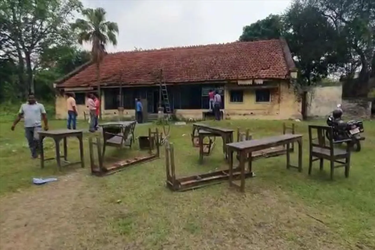 আসানসোলে অবৈধ স্কুল উচ্ছেদ করল রেল কর্তৃপক্ষ