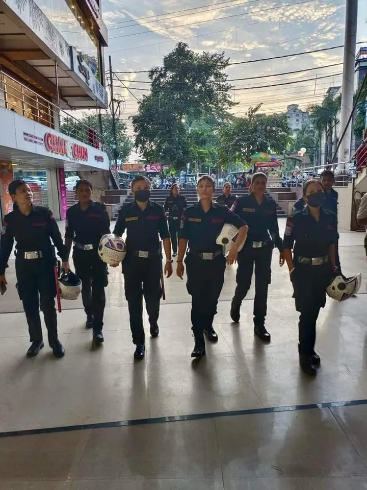 ইভটিজিং রুখতে মণ্ডপে উইনার্স বাহিনী