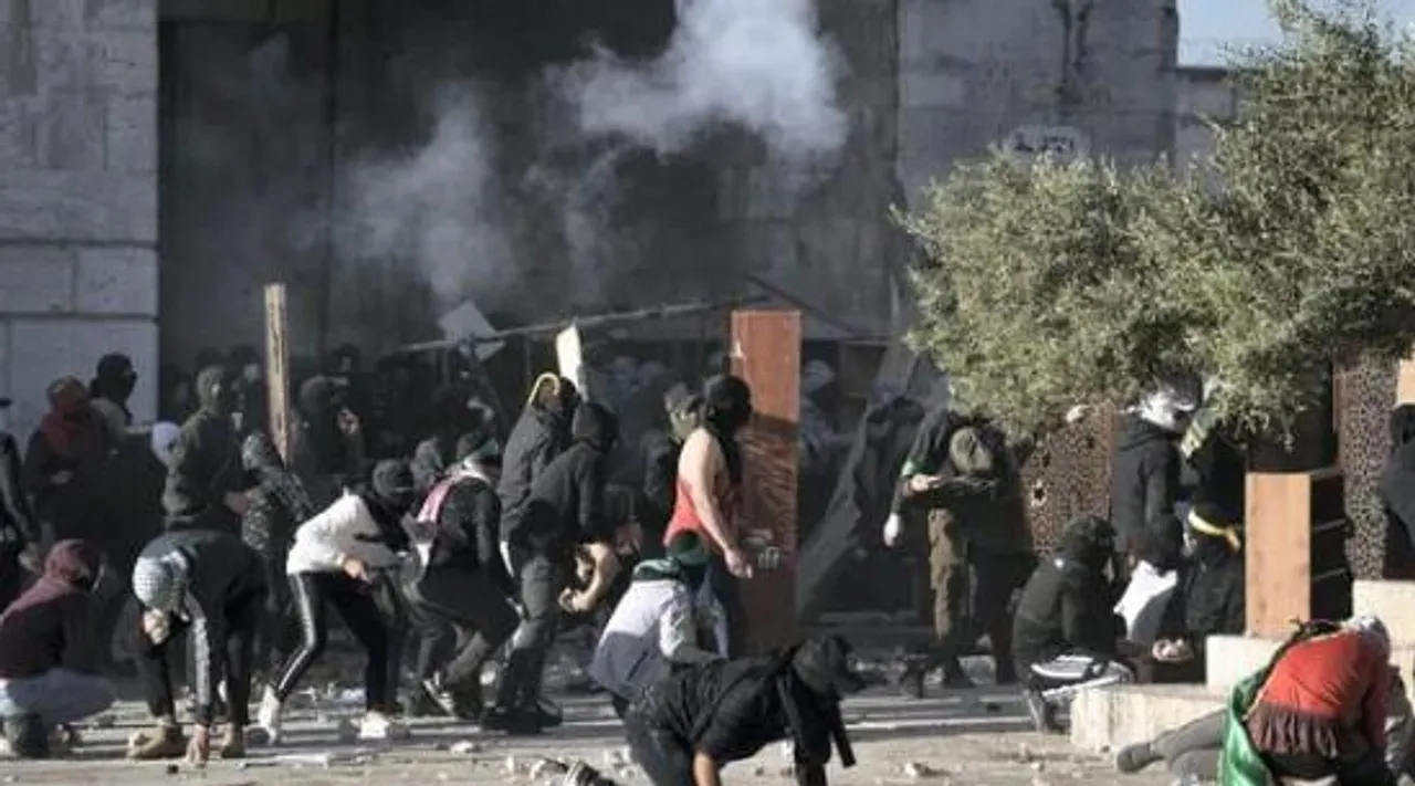 জেরুসালেমের আল-আকসা মসজিদে সংঘর্ষ, জখম ৫৯ প্যালেস্তিনীয়