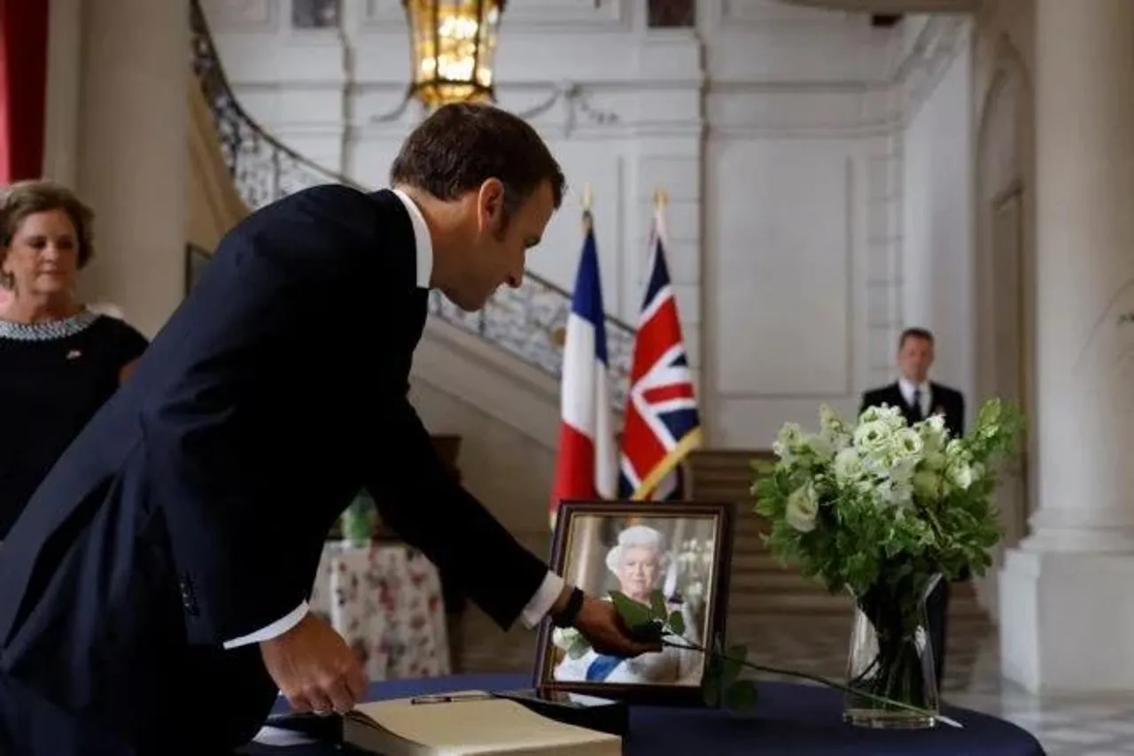 যুক্তরাজ্যে রানীর অন্ত্যেষ্টিক্রিয়ায় অংশ নেবেন ম্যাক্রোঁ