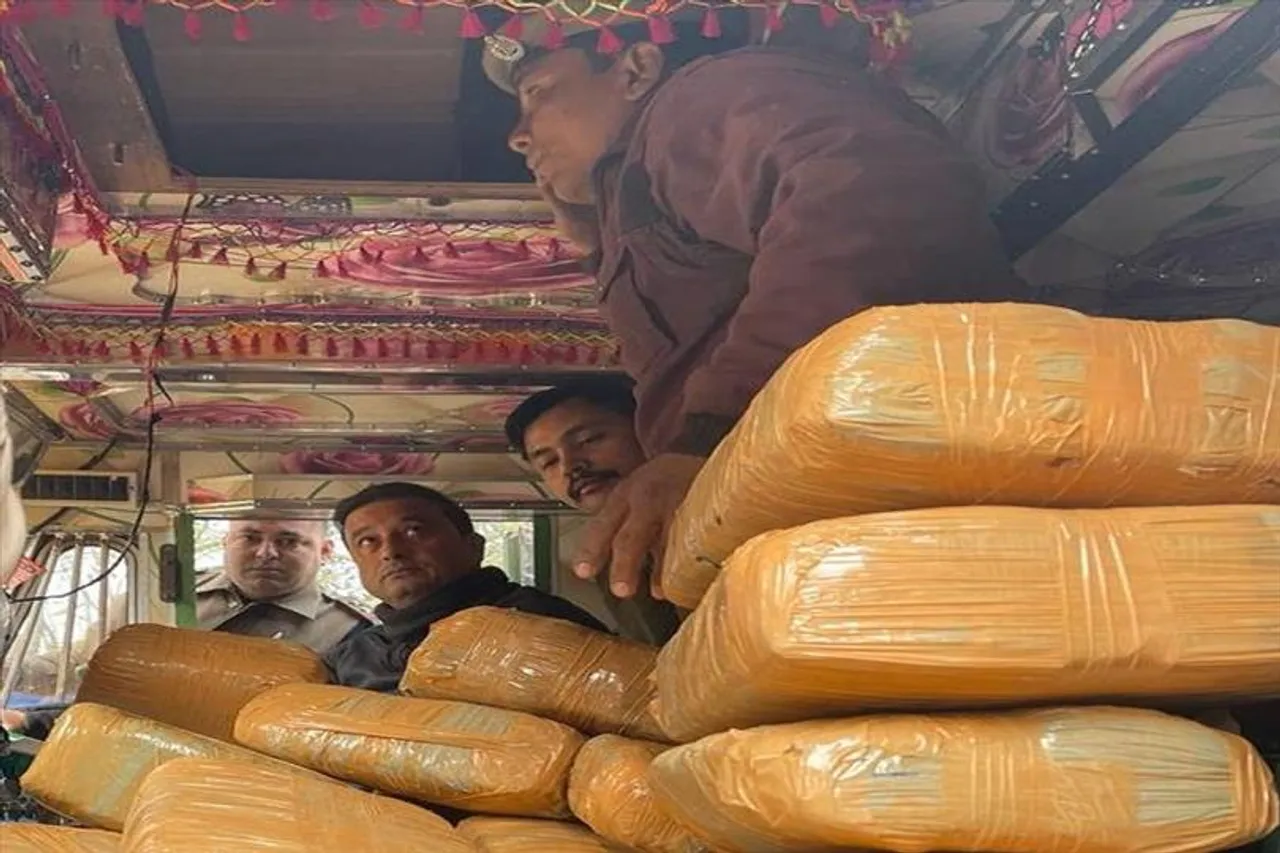 গুয়াহাটিতে একটি ট্রাক থেকে উদ্ধার ১০১ কেজি গাঁজা