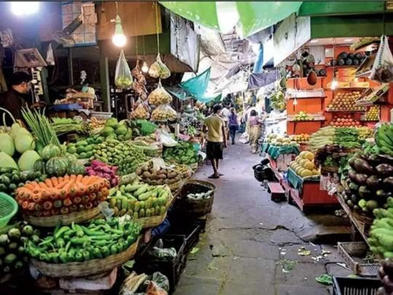 বাজার বন্ধ দমদমে