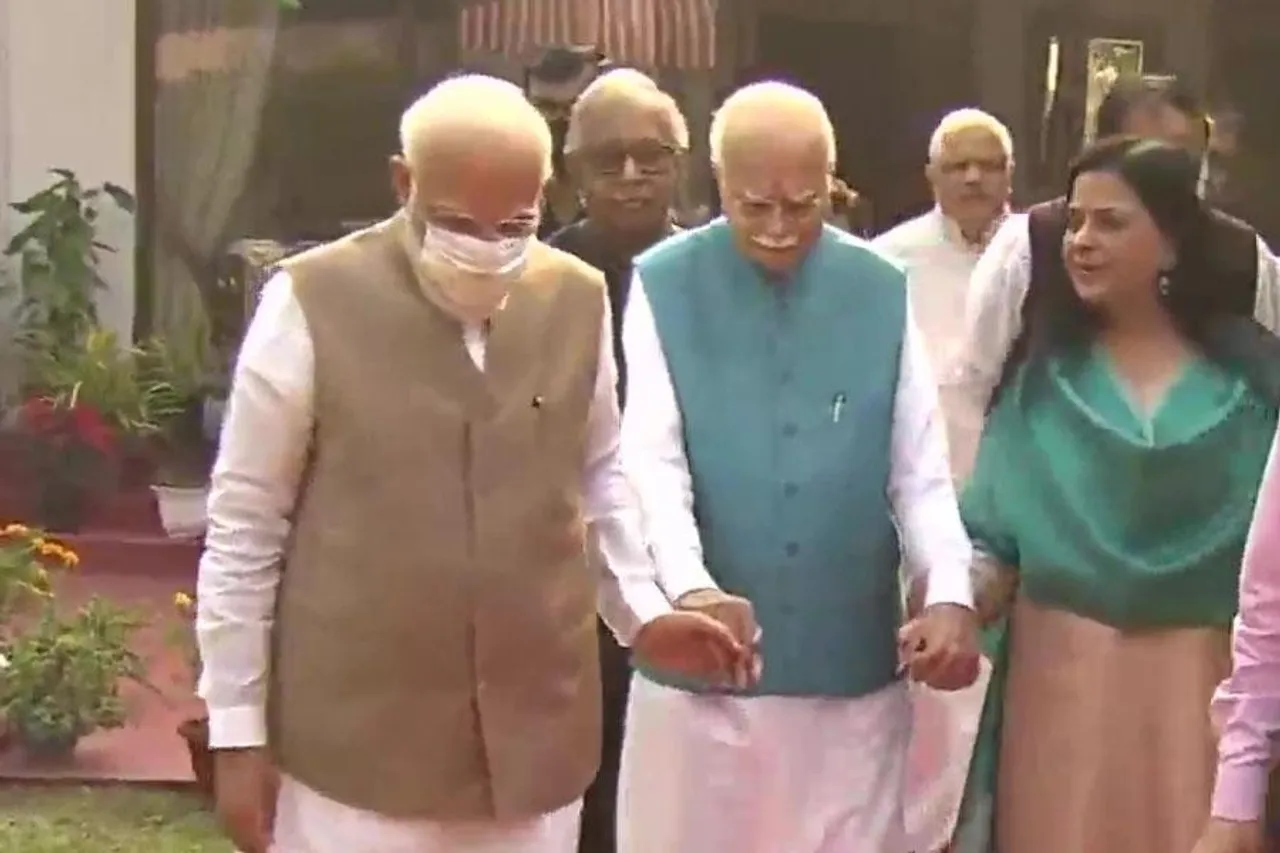 জন্মদিনের শুভেচ্ছা জানাতে আডবানীর বাড়িতে প্রধানমন্ত্রী-প্রতিরক্ষামন্ত্রী