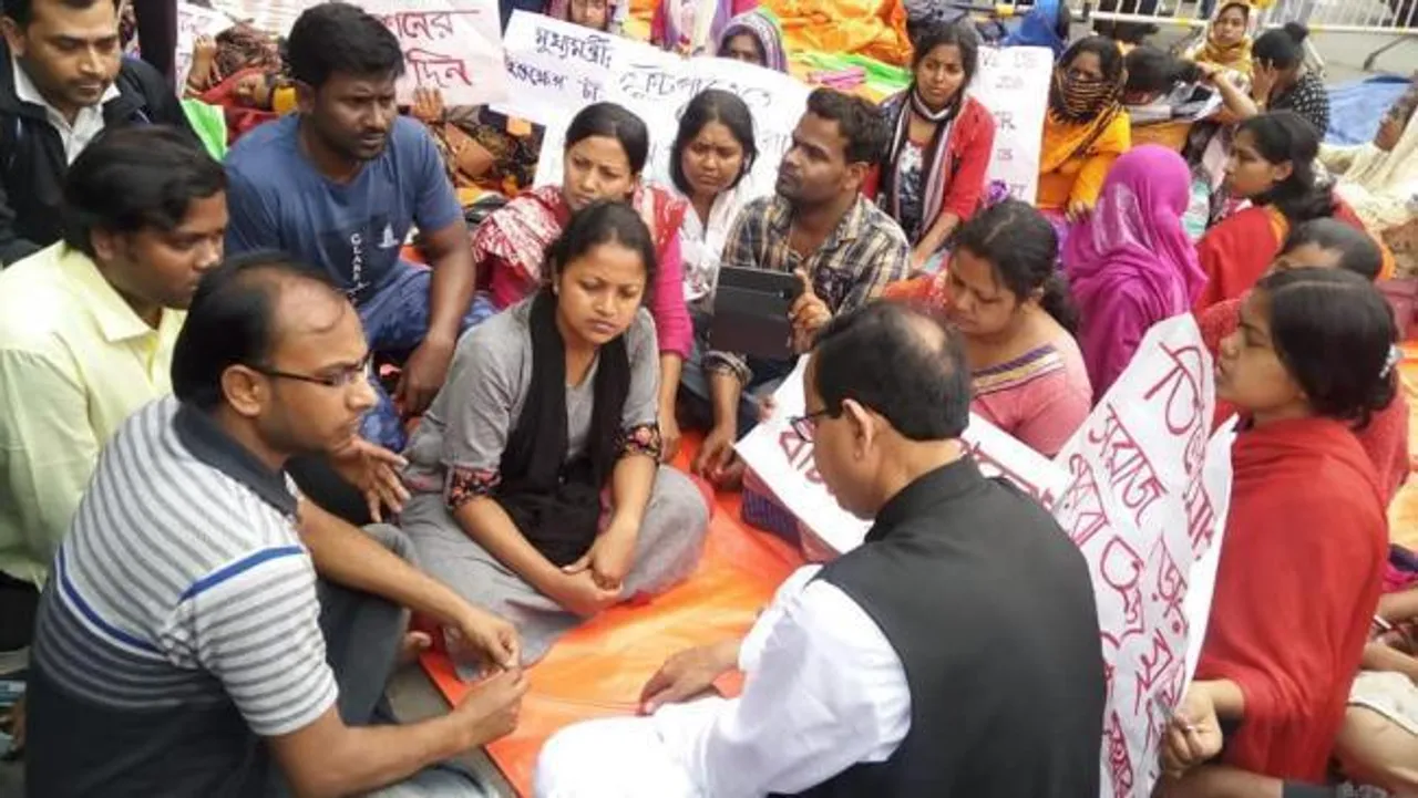 মেয়ো রোডে বিক্ষোভ