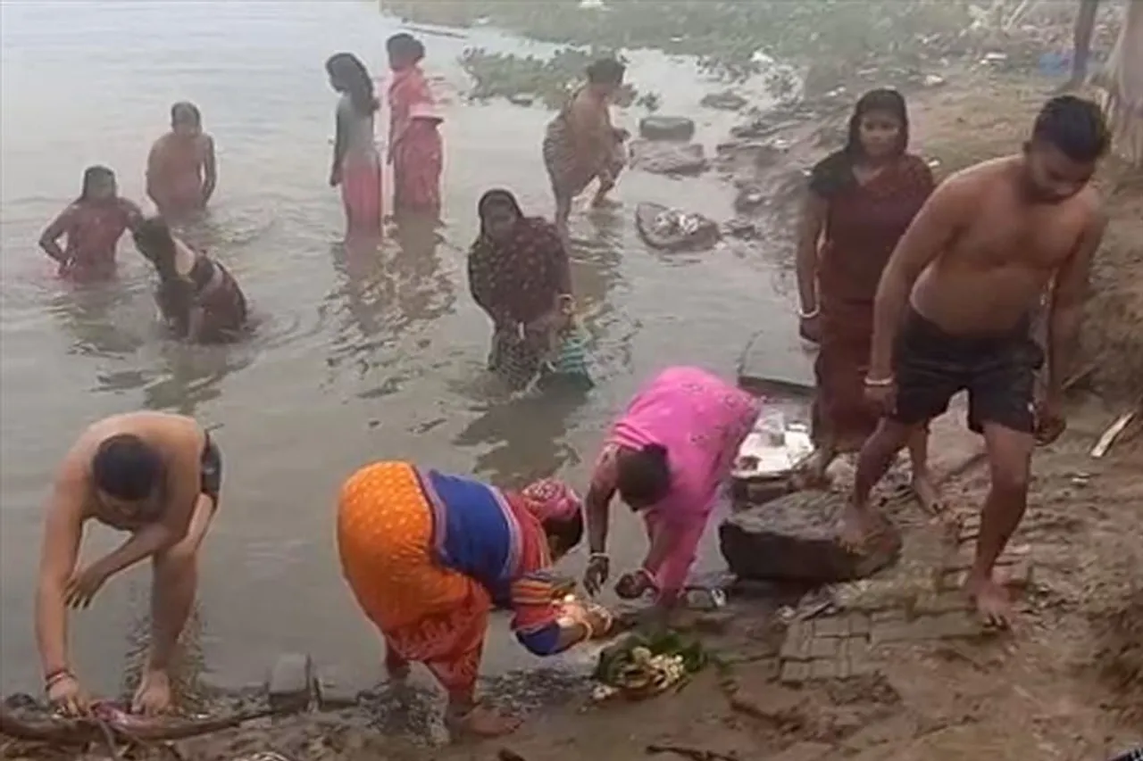 মকর সংক্রান্তির পুন্যস্নানে মাতোয়ারা মেদিনীপুর