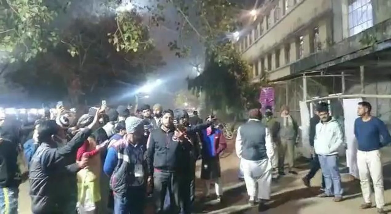 গণনাকেন্দ্রের সিসিটিভি বন্ধ থাকার অভিযোগে আসানসোলে ধুন্ধুমার