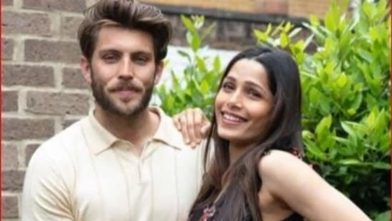 মা হচ্ছেন স্লাম ডগ মিলিনিয়ার অভিনেত্রী