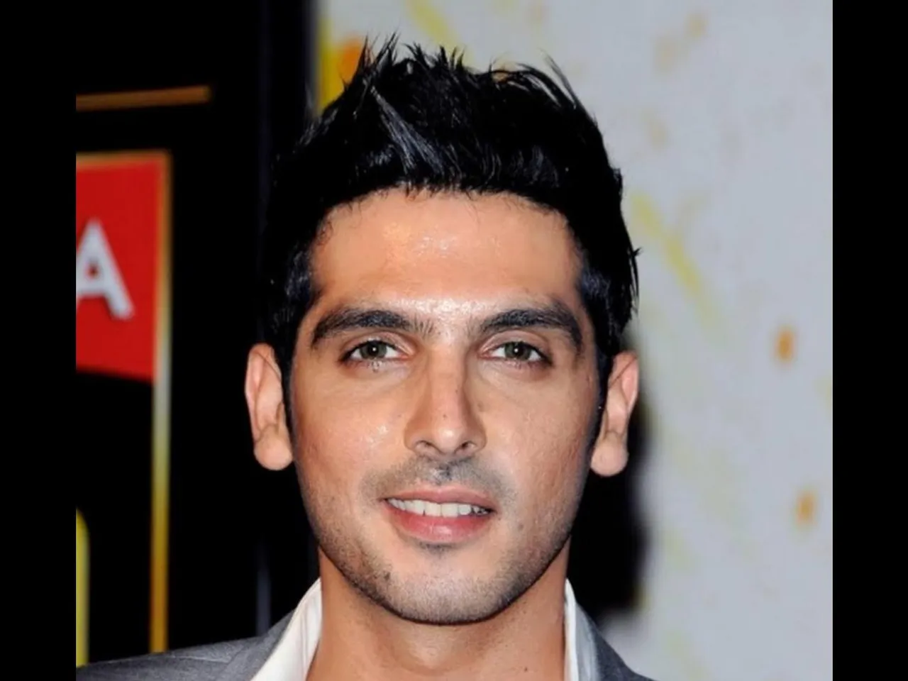 শারীরিক রূপান্তরের জন্য হৃতিককে ধন্যবাদ জানালেন জায়েদ খান