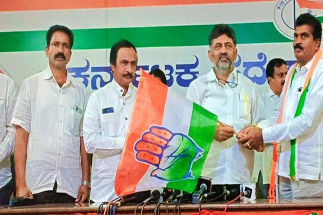 বিজেপি নেতা সহ একাধিক কর্মী যোগ দিলেন কংগ্রেসে