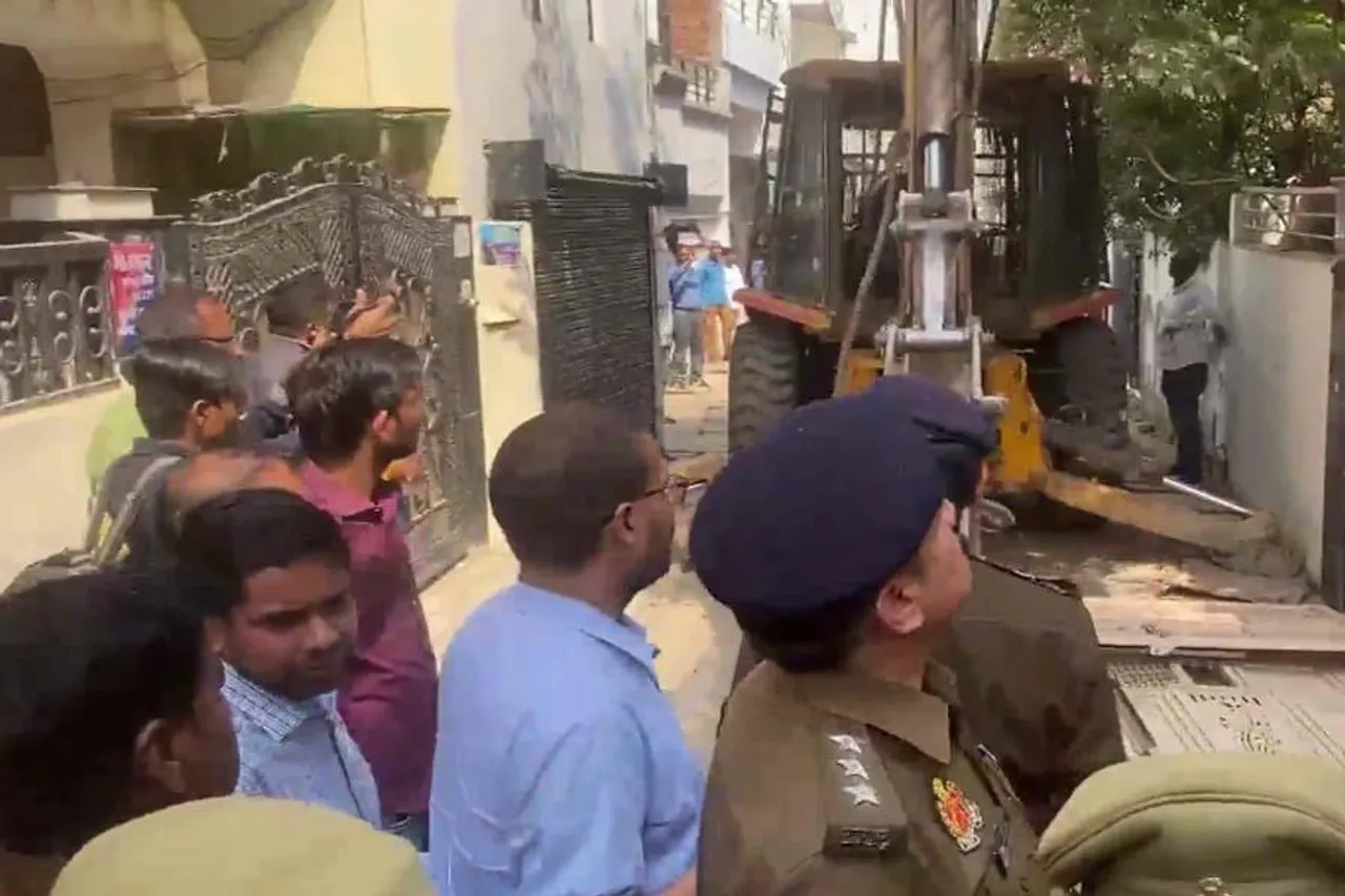 আবারও প্রয়াগরাজে চলল বুলডোজার
