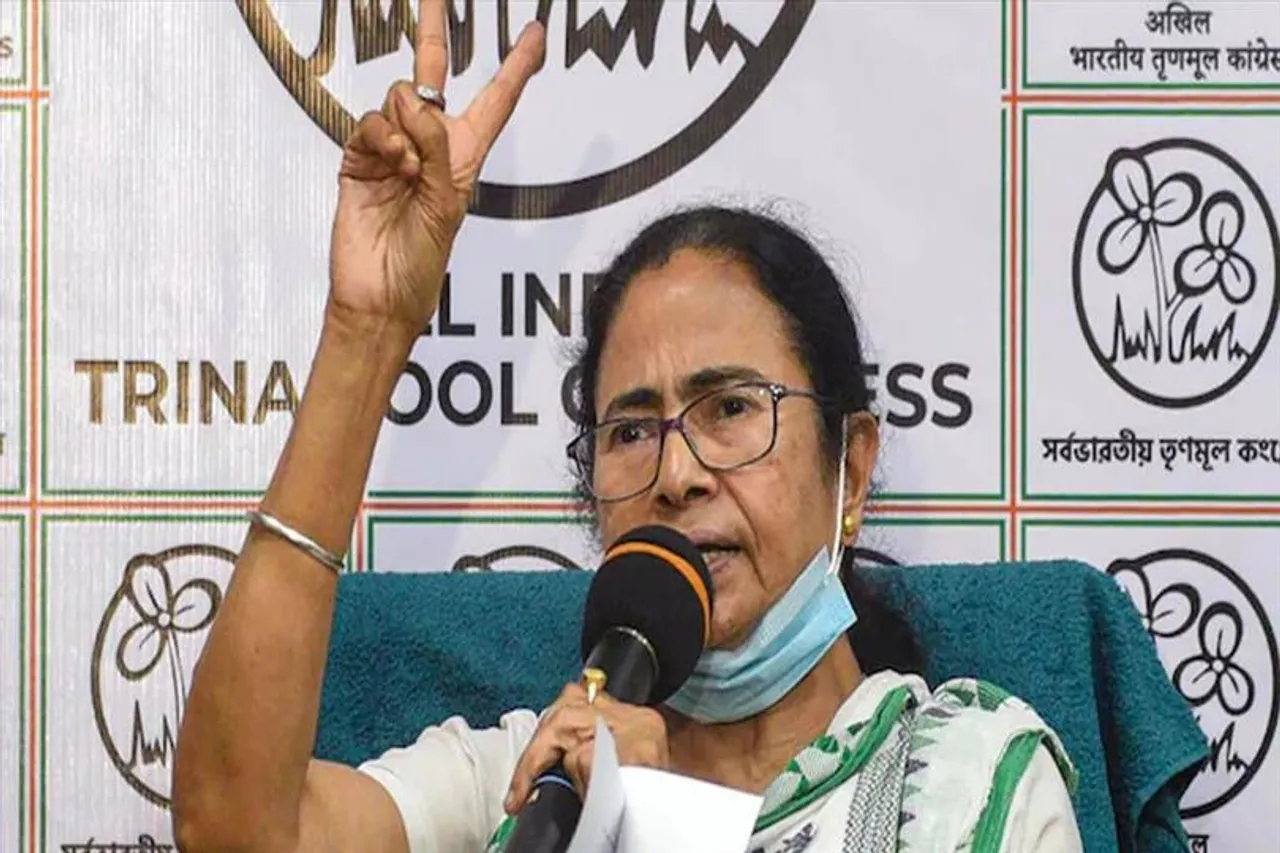 আদালতে লড়তে লড়তে সব টাকা চলে যাচ্ছে, বললেন মমতা