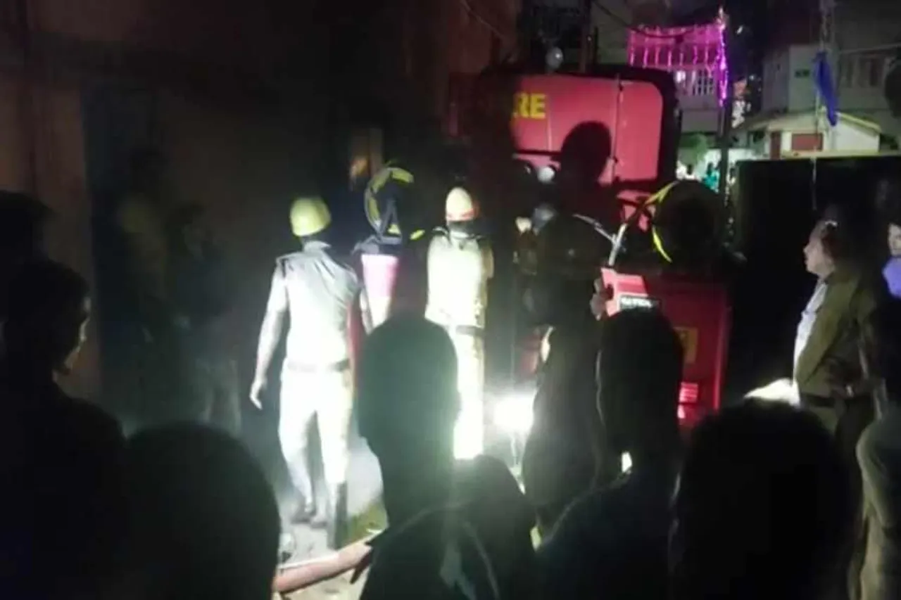 মেদিনীপুর শহরে বিধ্বংসী আগুন