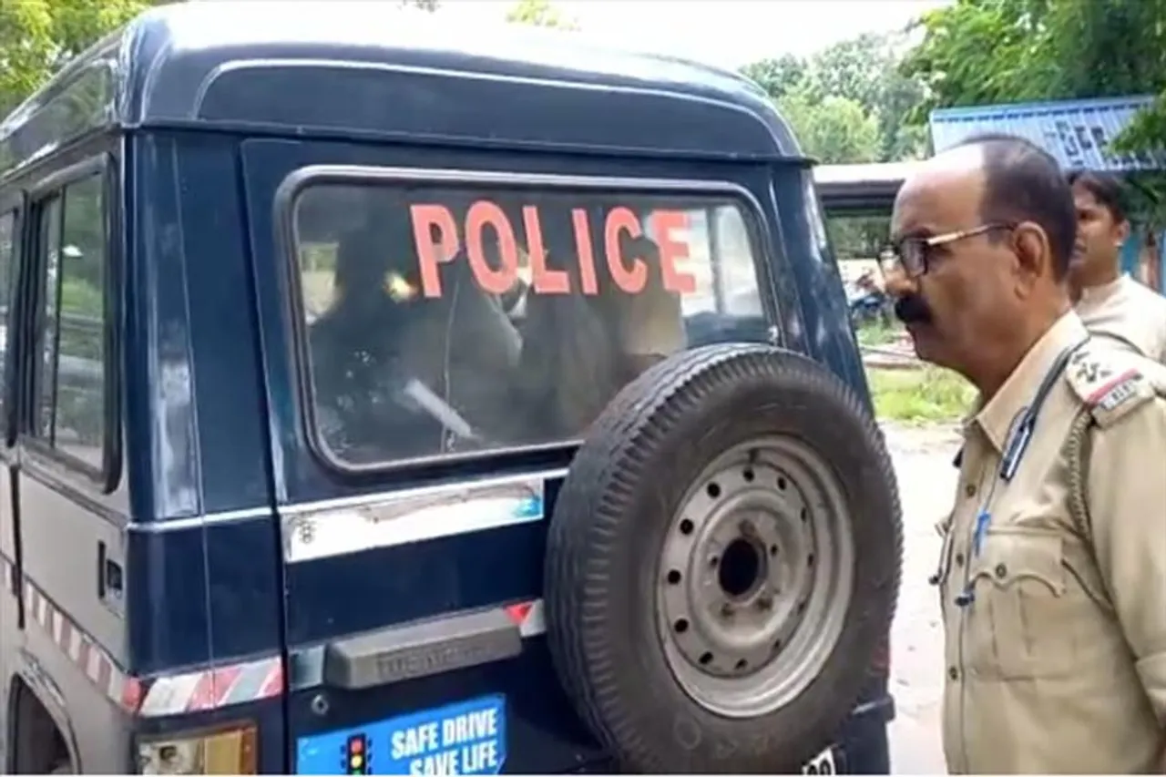 অন্ডাল জিআরপির তৎপরতায় ধরা পড়লো ইভটিজার