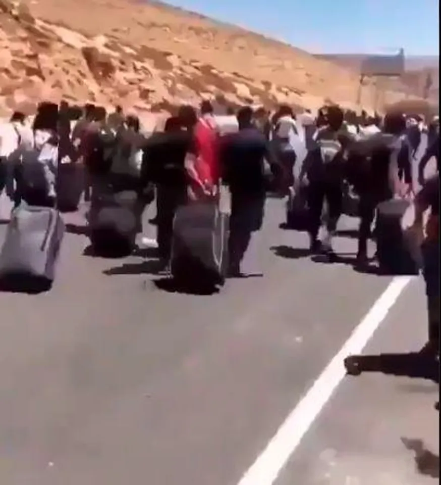 তালিবানদের দখলে কাবুল, দেশ ছাড়ছেন নাগরিকরা