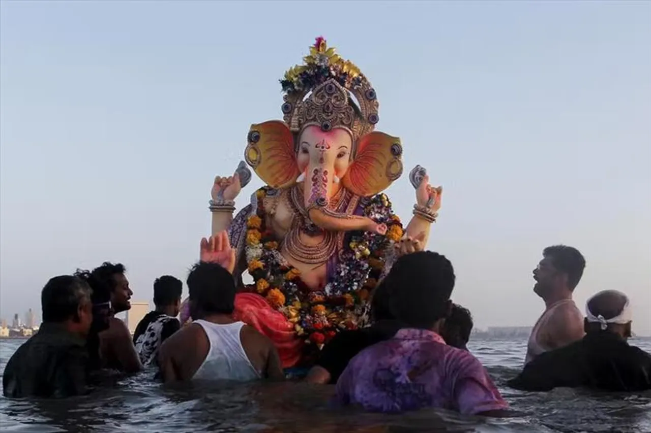 বিসর্জনের জন্য কৃত্রিম পুকুর তৈরি করা হল!