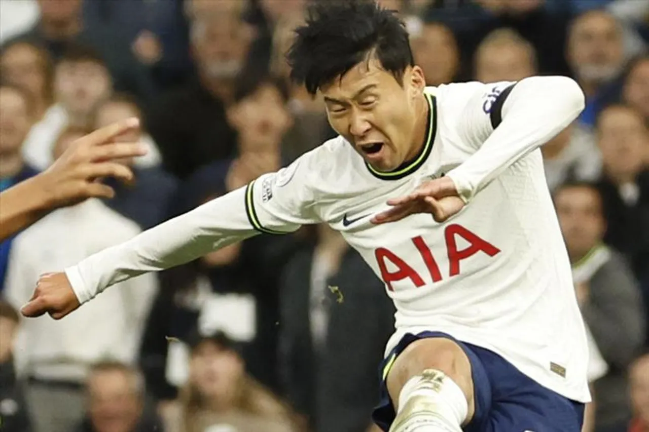 ১৫ মিনিটের মধ্যে হ্যাটট্রিক