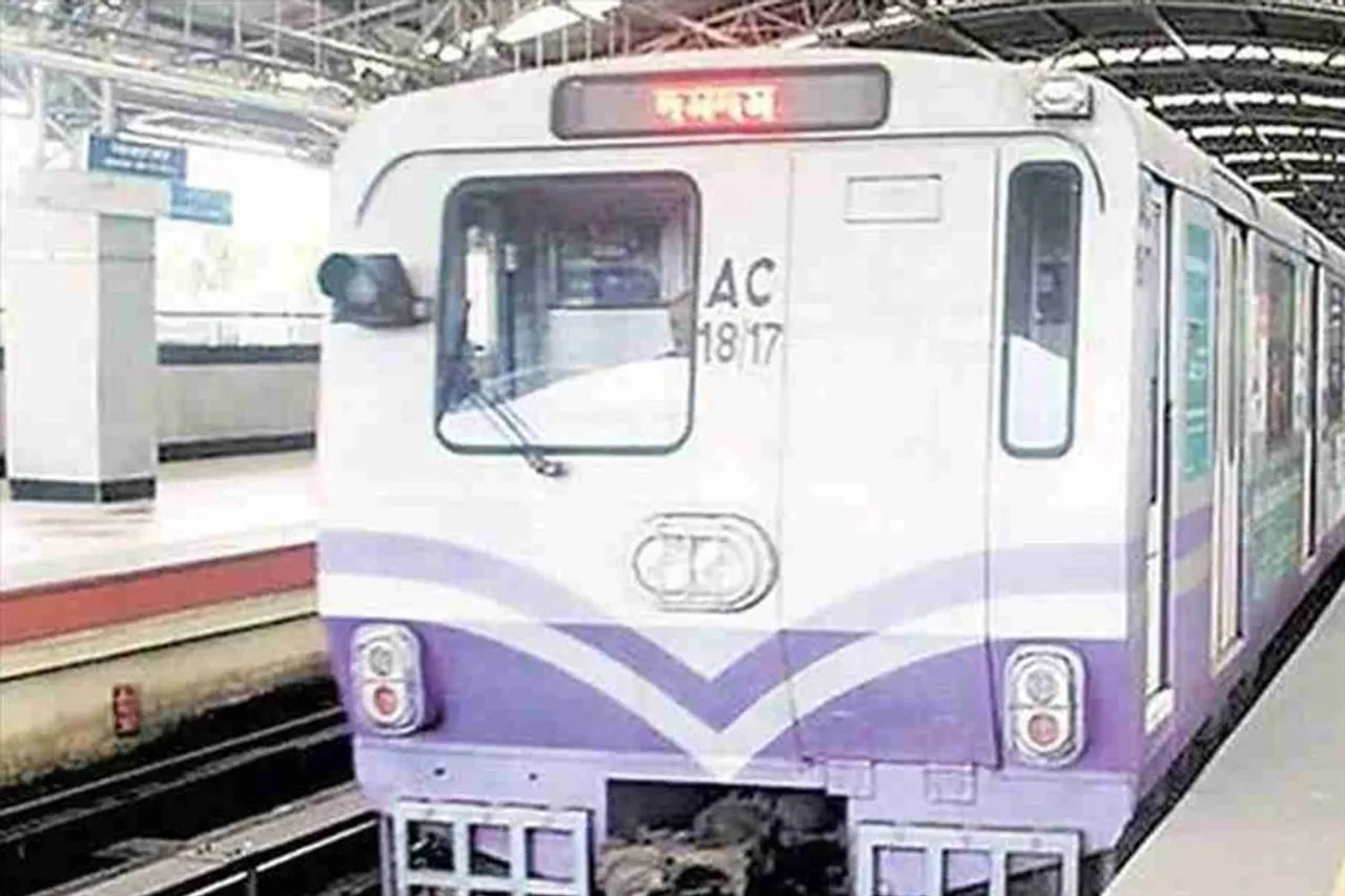 কলকাতা মেট্রোর একাধিক ট্র্যাকে ক্ষয়