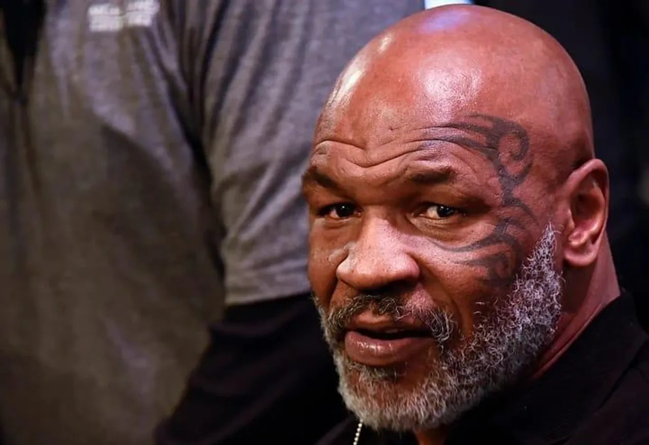 বিমান যাত্রীকে ঘুষি মারলেন প্রাক্তন হেভিওয়েট চ্যাম্পিয়ন মাইক টাইসন