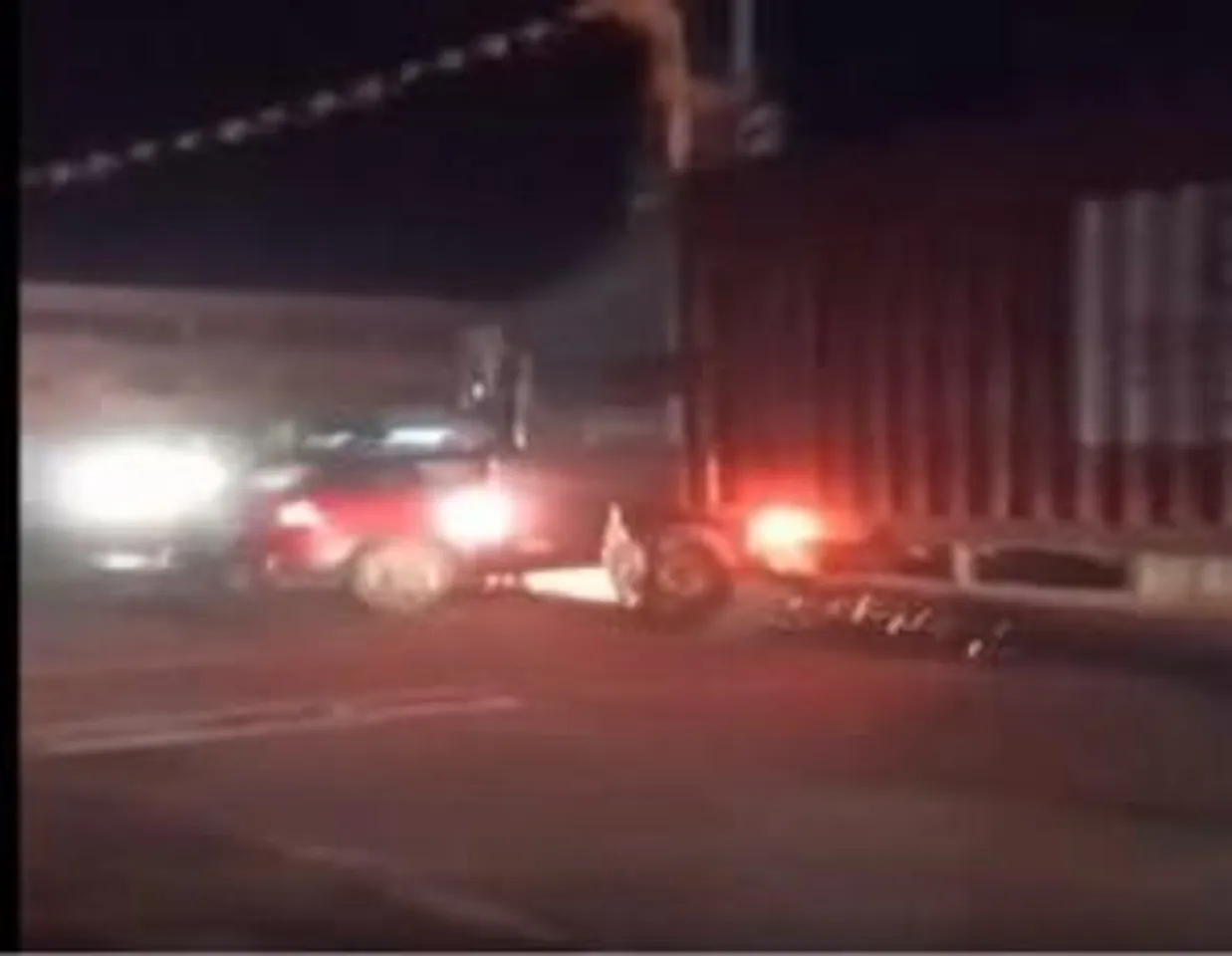 মৈনপুরীতে সমাজবাদী পার্টির নেতার গাড়ির সঙ্গে ট্রাকের সংঘর্ষ