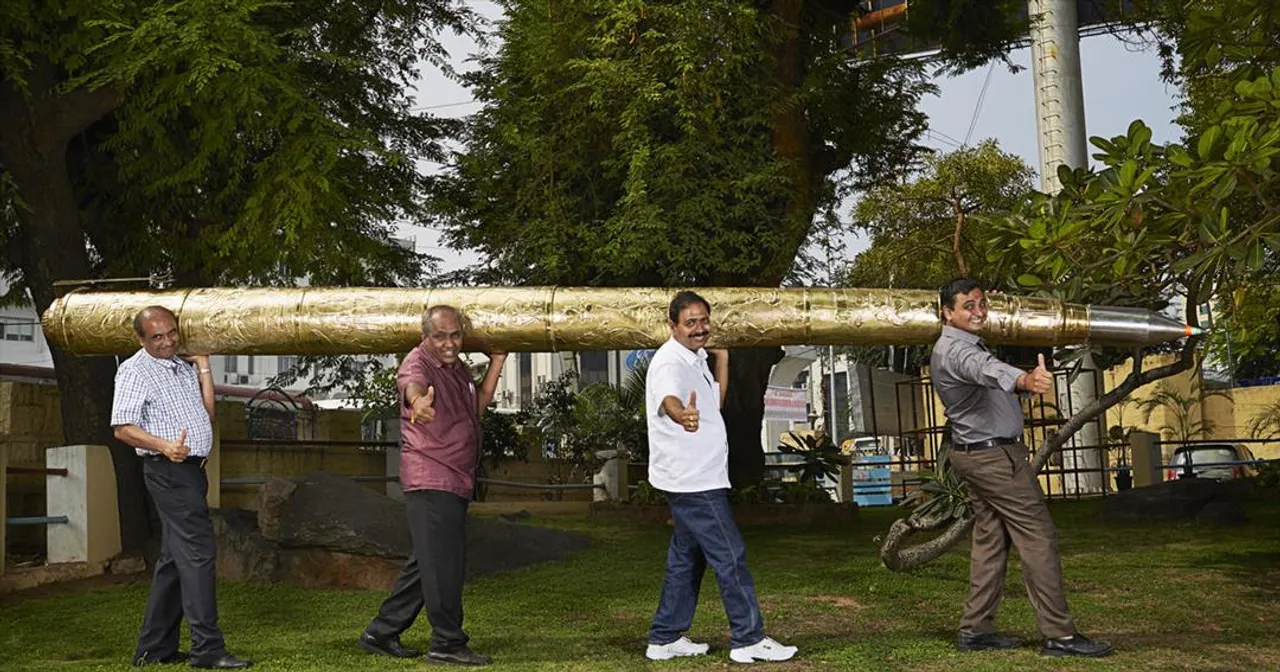 ৩৭ কেজি ওজনের বল পেন দেখেছেন?রেকর্ড গড়ল হায়দ্রাবাদের বাসিন্দা