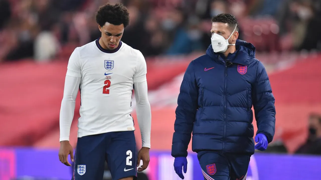 ইউরো ২০২০ থেকে বাদ পড়লেন আর্নল্ড