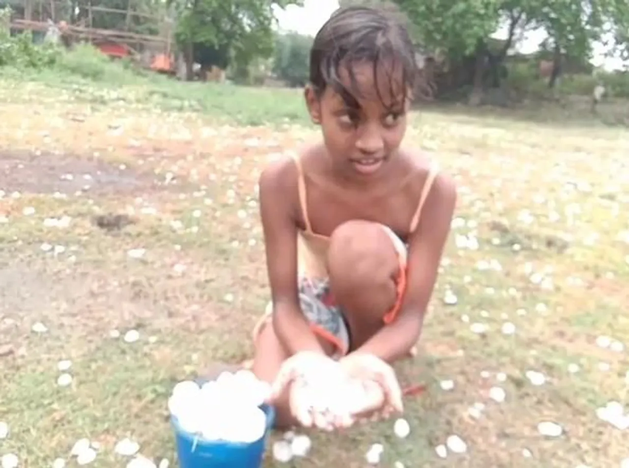 দুর্গাপুরে শিলাবৃষ্টি, বইছে ঠান্ডা হাওয়া