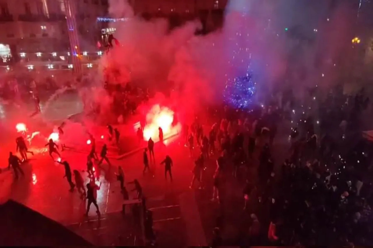 ফ্রান্স ও মরক্কো সমর্থকদের মধ্যে সংঘর্ষ