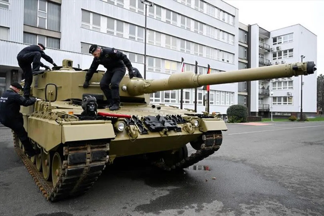 ইউক্রেনকে ট্যাঙ্ক প্রেরণের জন্য সবুজ সংকেত দেবে বলে আশাবাদী জার্মান মিত্ররা