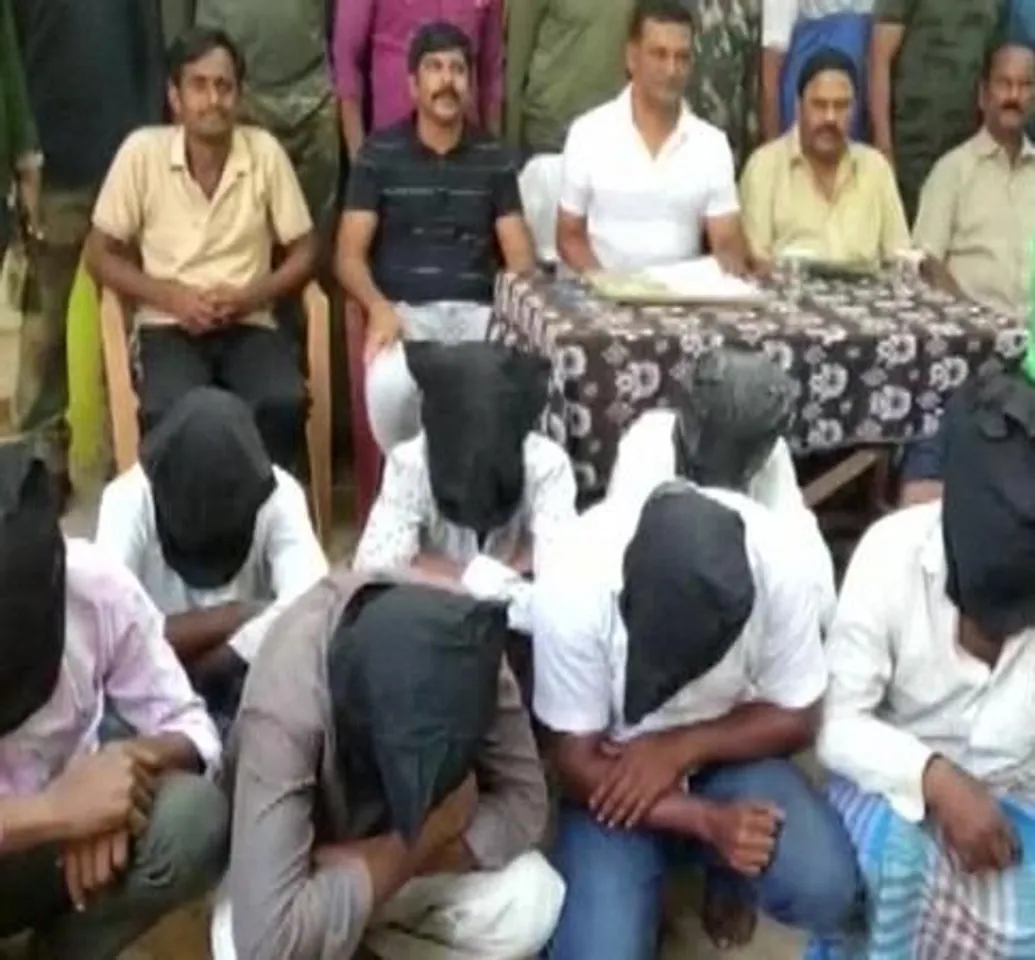 তিরুপতিতে লাল চন্দন কাঠ  পাচারের অভিযোগে  গ্রেফতার ৮