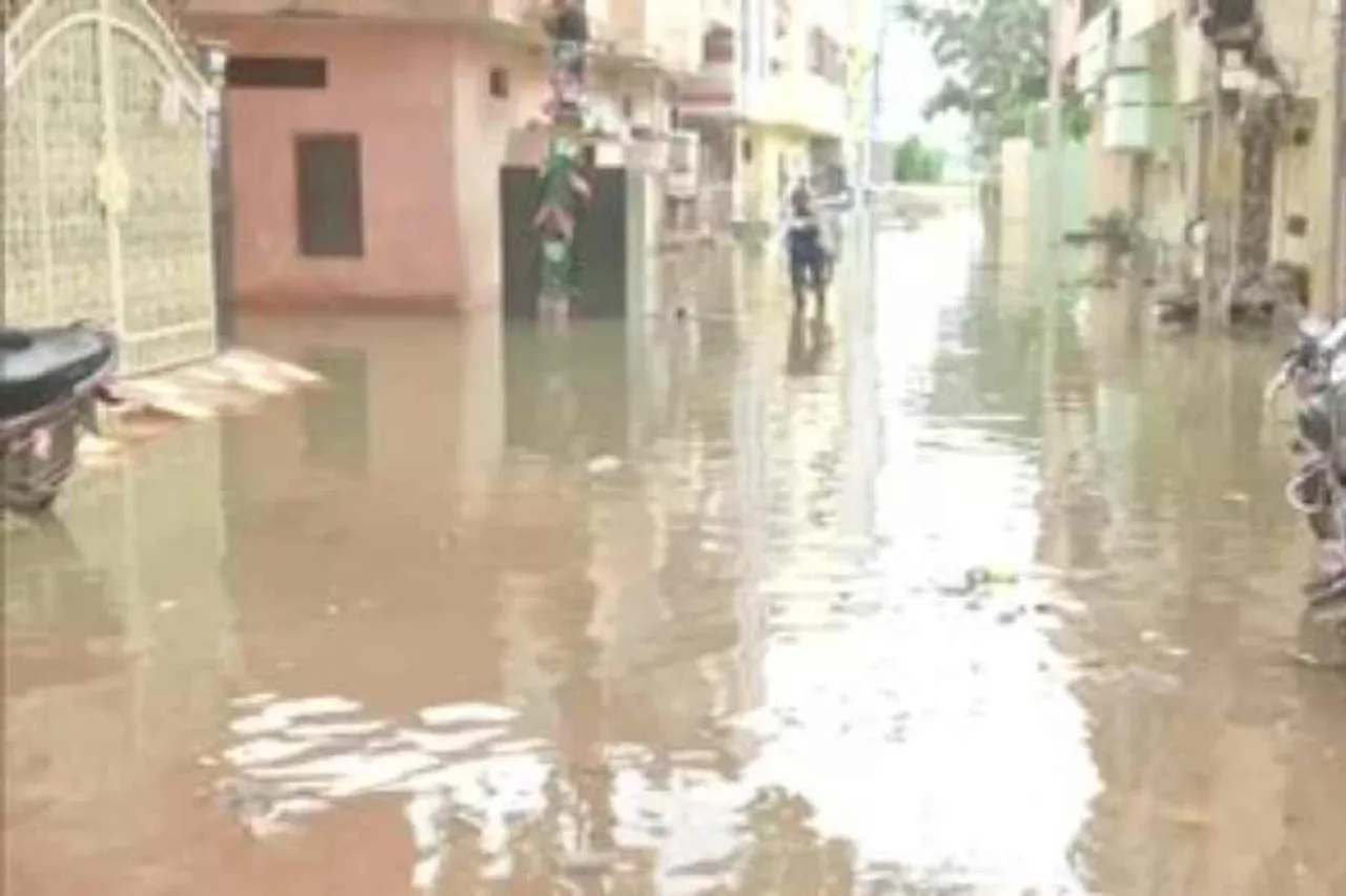 ভারী বৃষ্টিতে জল জমলো হায়দ্রাবাদে