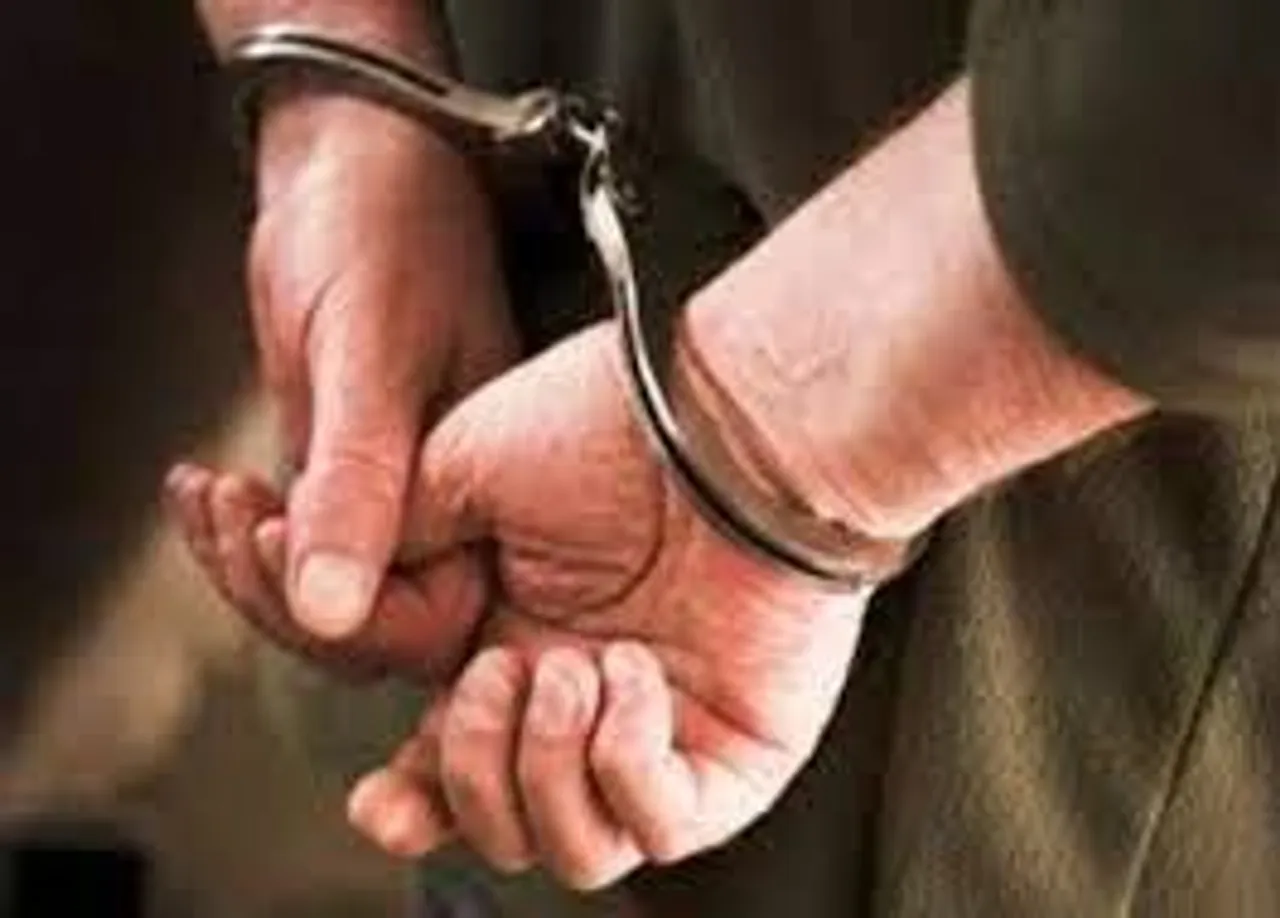 বড়বাজার এলাকায় ডাকাতির ছক, উদ্ধার অস্ত্র