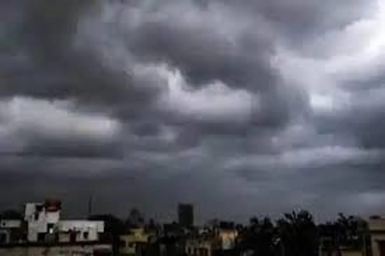 আবারও নিম্নচাপের ভ্রুকুটি! শীতের আমেজ কাটিয়ে রাজ্যে বৃষ্টির পূর্বাভাস