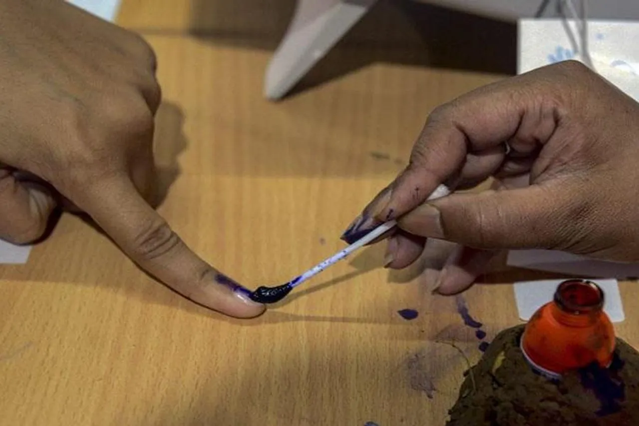 বেলা ১টা অবধি মেদিনীপুরে ভোট পড়েছে ৫০ শতাংশ