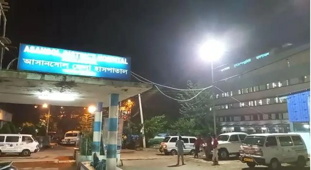 মধ্যরাতে বাস ও লরির সংঘর্ষ, কোনমতে প্রাণে বাঁচলো যাত্রীরা