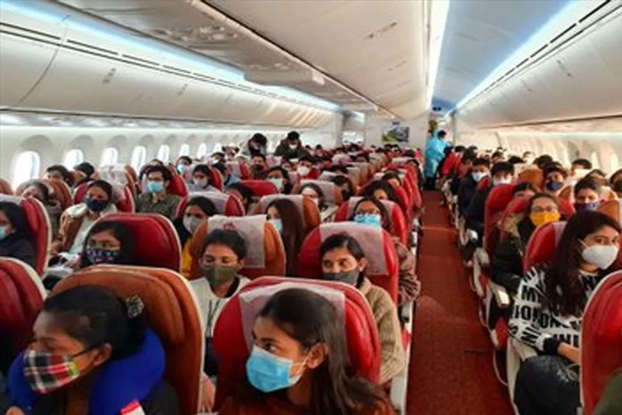 ইউক্রেনে আটকে পড়া ২১৯ জন ভারতীয়কে নিয়ে উড়ল বিমান