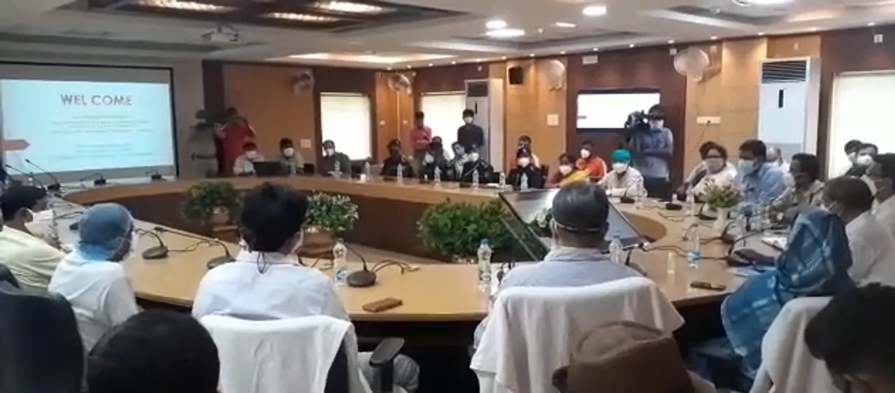 ঘূর্ণিঝড় নিয়ে প্রশাসনিক স্তরে উচ্চপর্যায়ের বৈঠকে মন্ত্রী বঙ্কিম চন্দ্র হাজরা